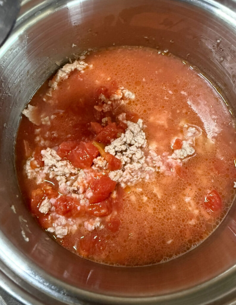 カレーを煮込む