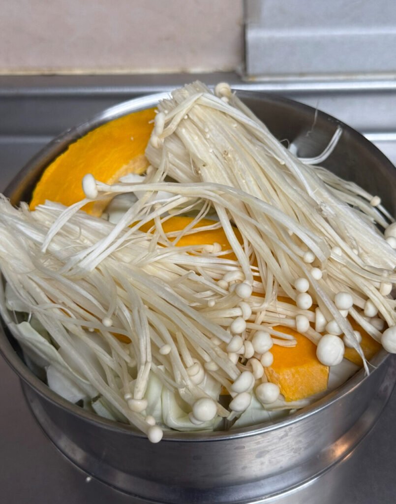 蒸し器に野菜