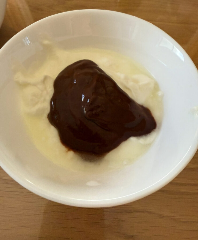 チョコレート麹とヨーグルト