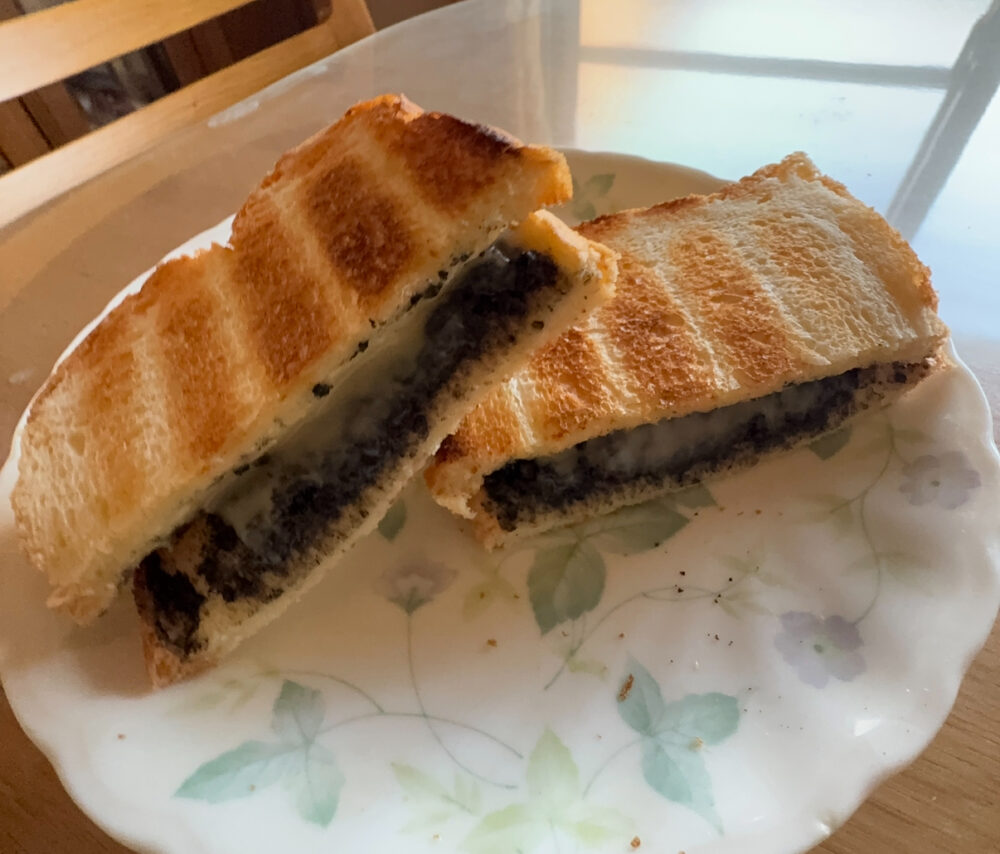 黒ごまトースト