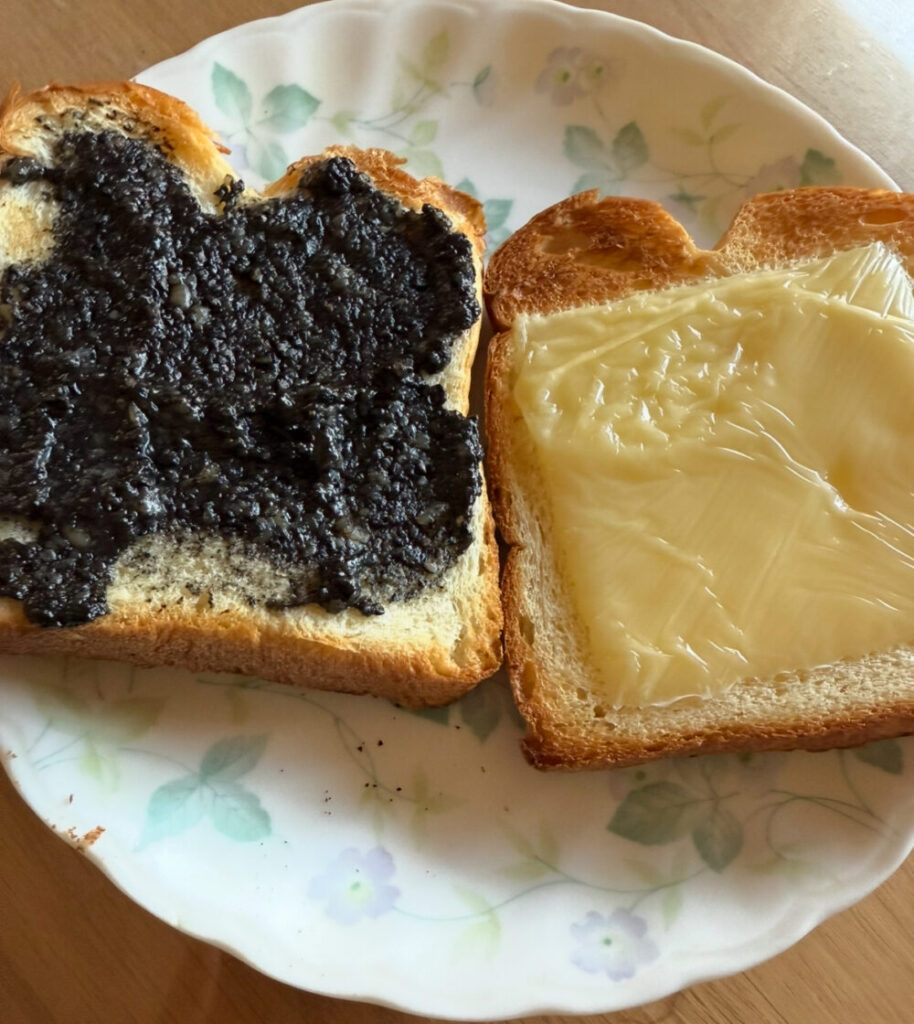 黒ごま麴トースト