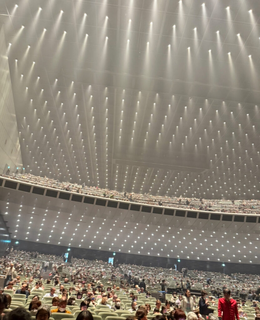 会場内のシニア世代