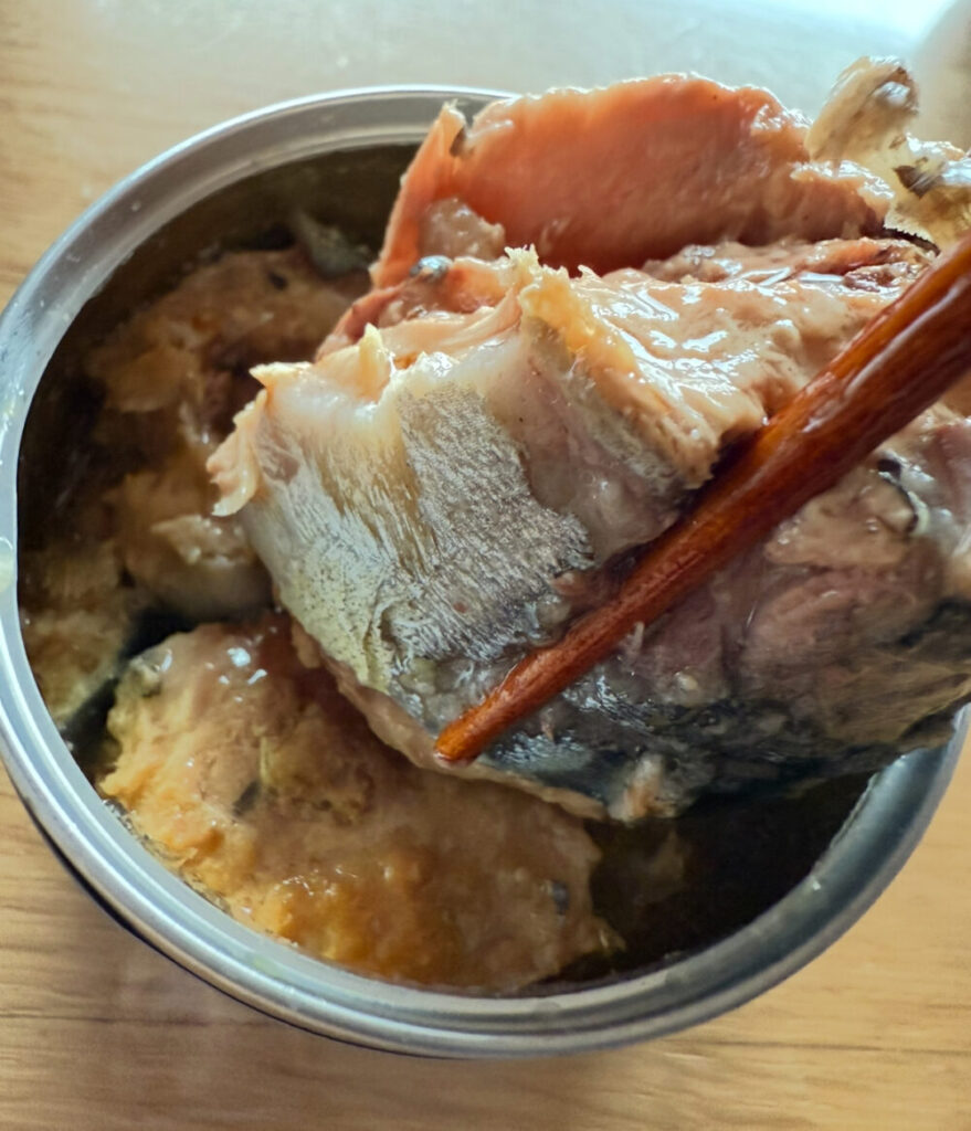 鯖缶の身