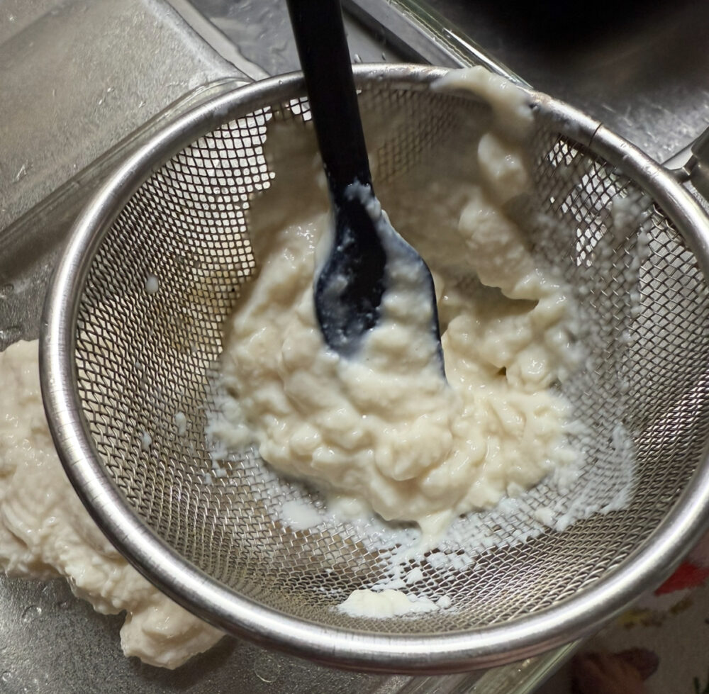 豆腐をこす